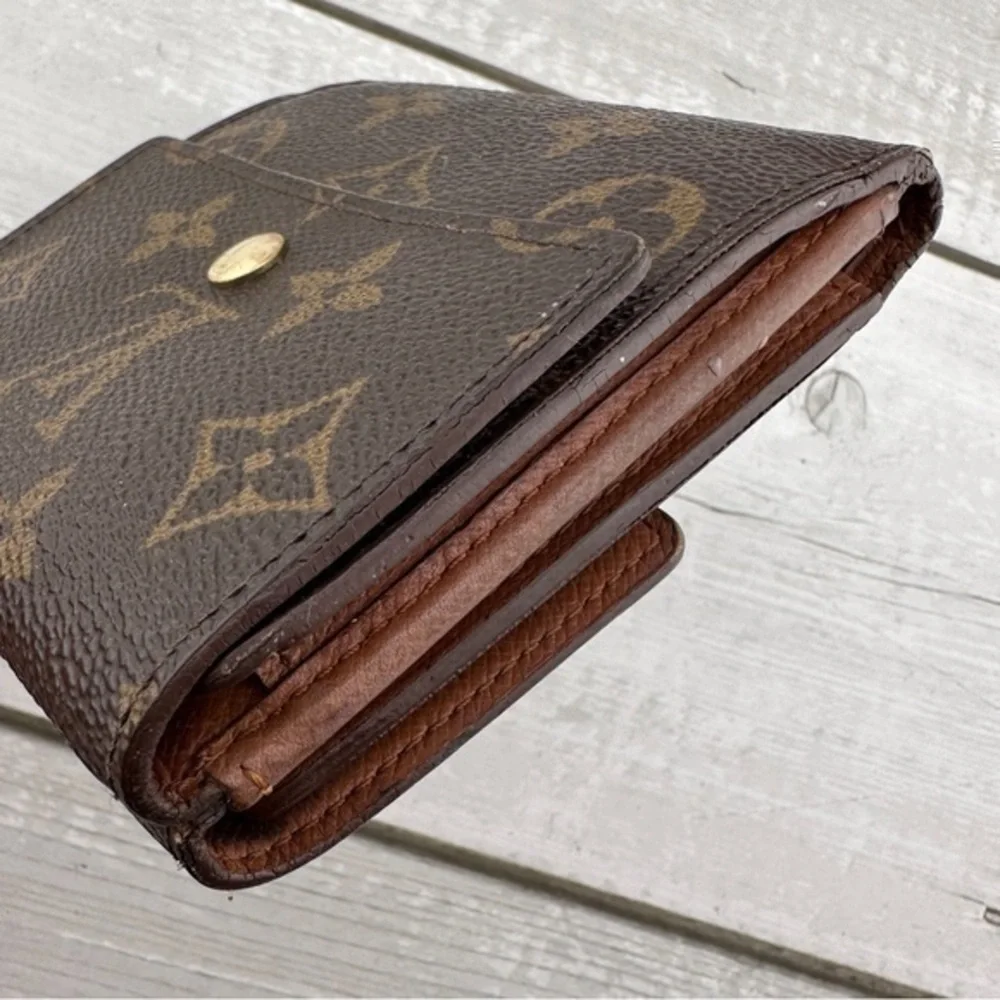 AUTHENTIC Louis Vuitton Elise compact wallet. Monogram canvas.